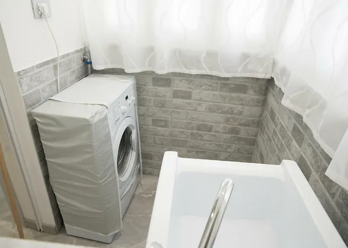 Tourist's Daire Katanya